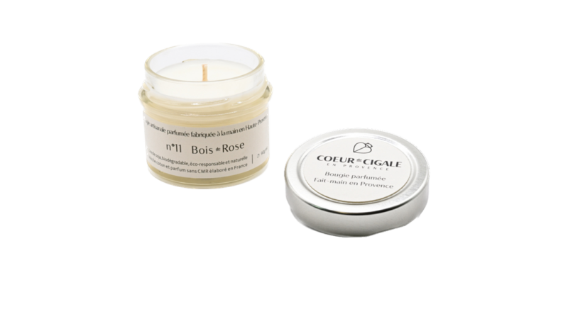 Bougie parfumée Bois de Rose, coulée à la main en Provence. Senteur florale et boisée