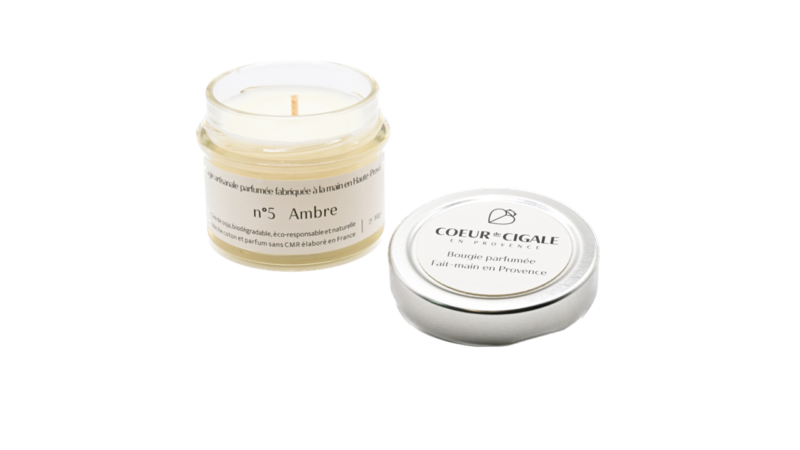Bougie parfumée Ambre à la cire végétale de soja. Coulée à la main en Provence.