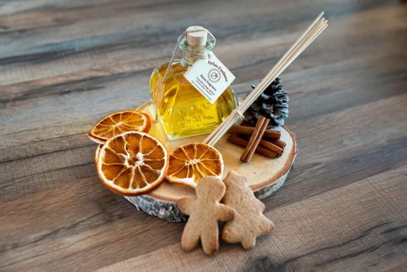 Senteur de Noël : diffuseur d'ambiance Cannelle Orange ambrée. Fait-main en Provence