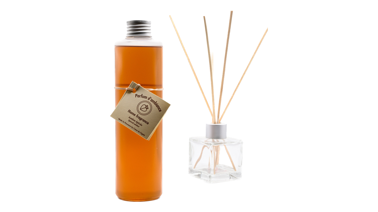 Créez une atmosphère envoûtante avec un parfum d'ambiance maison.