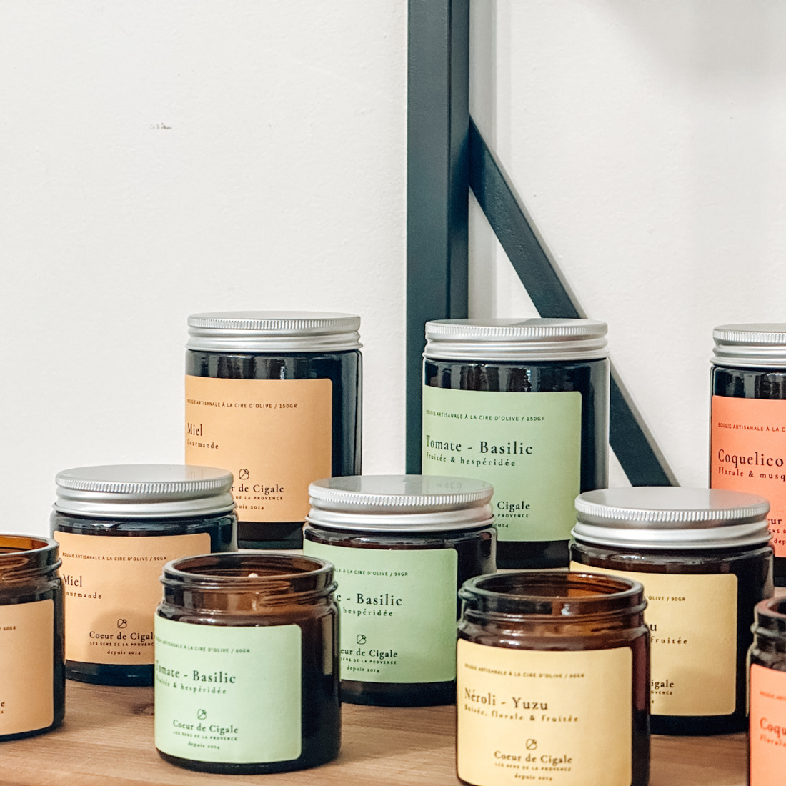 Devenez revendeur Cœur de Cigale, fabricant de bougies artisanales parfumées en Provence.
