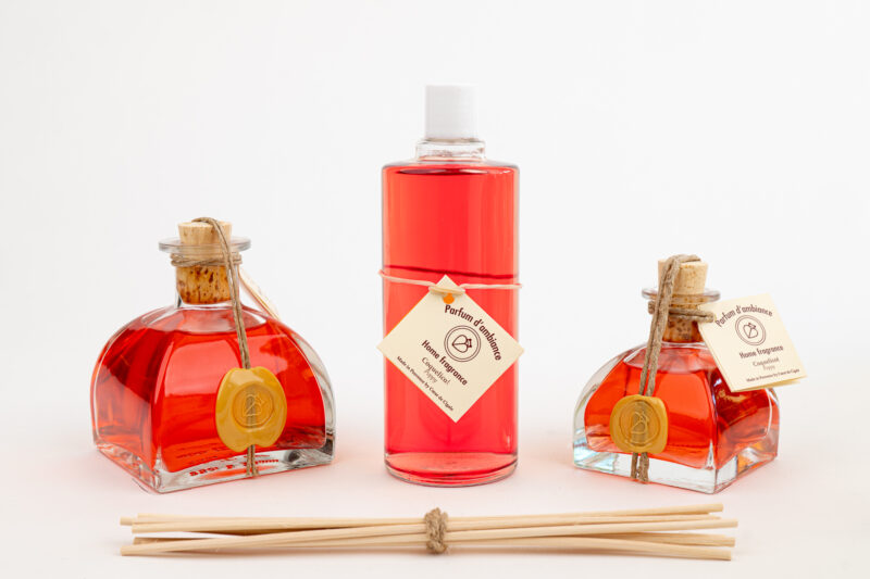 Parfum d'ambiance à bâtonnets Coquelicot et sa recharge. Fabriqué à la main en Provence.