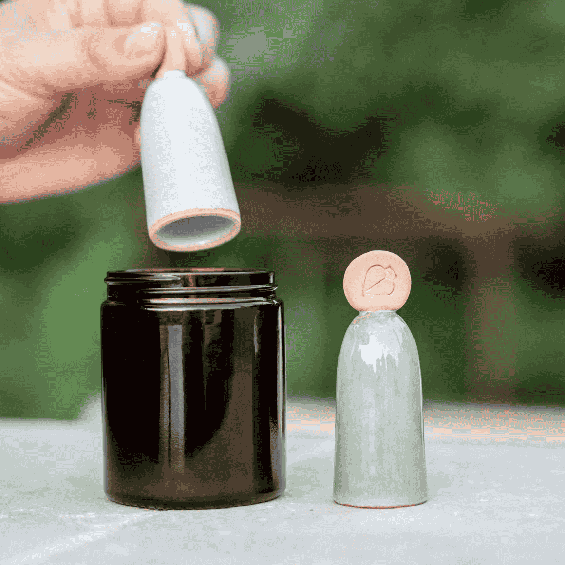 Comment éteindre une bougie parfumée ? Les conseils de notre artisan cirier