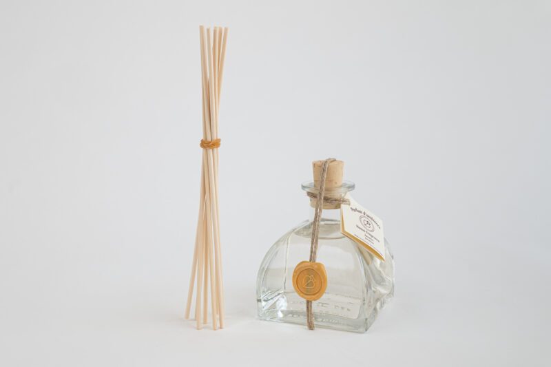 Parfum d’ambiance Jasmin en version diffuseur à bâtonnets.