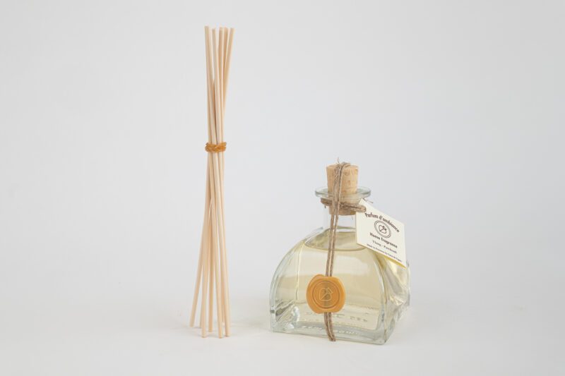 Parfum d’ambiance Ylang Patchouli diffuseur fragrance florale et boisée, à vaporiser pour créer une ambiance chaleureuse et apaisante.